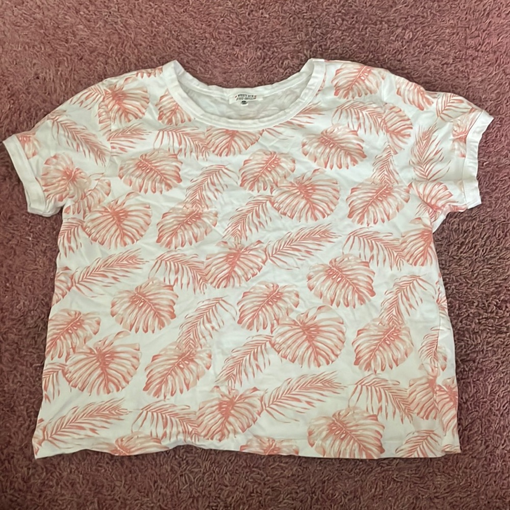 Size Medium, Cropped Tee